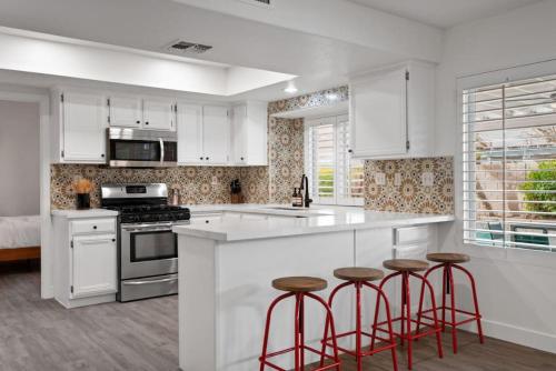 The Modern Indio Large Family Home With Pool and Spa - Miniatura 5
