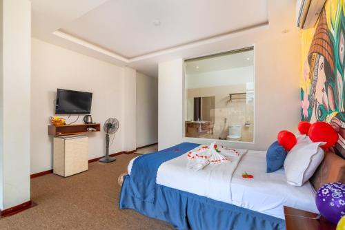 Deluxe Double Room image 7