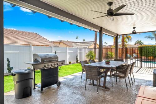 Palm Tree Inn Home With Gated Pool Perfect For Families in La Quinta, USA