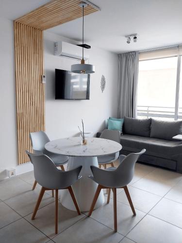 One-Bedroom Apartment image 7