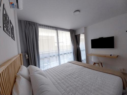 One-Bedroom Apartment image 4