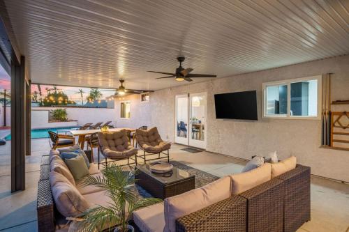 Hidden Gem Retreat With Large Entertainers Backyard in Indio, USA