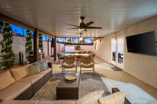 Hidden Gem Retreat With Large Entertainers Backyard in Indio, USA