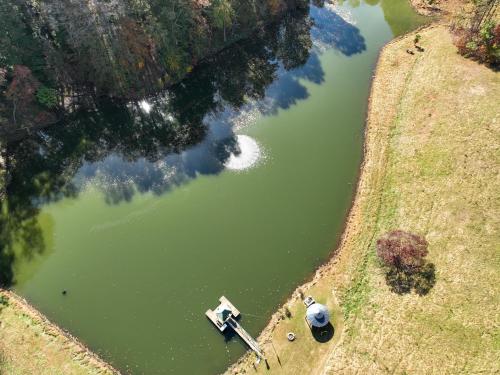 Southern Home and fishing lake. in Gainesville, USA