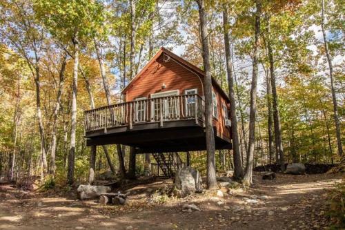 Maine Treehouse-The Spruce Suite - North Lovell