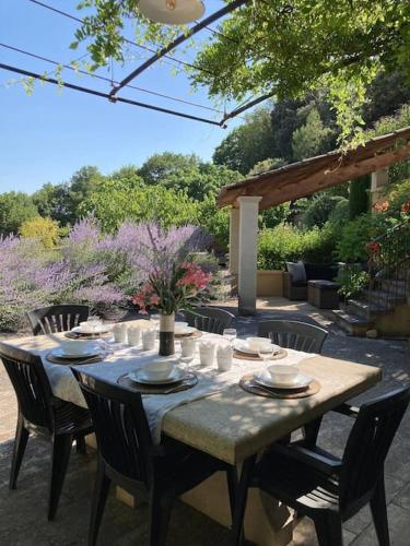 Maison Provençale avec piscine en bord de ruisseau (Maison Provencale avec piscine en bord de ruisseau) in Lafare