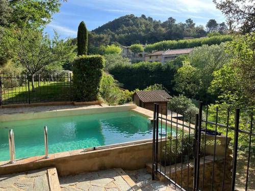 Maison Provençale avec piscine en bord de ruisseau (Maison Provencale avec piscine en bord de ruisseau) in Lafare