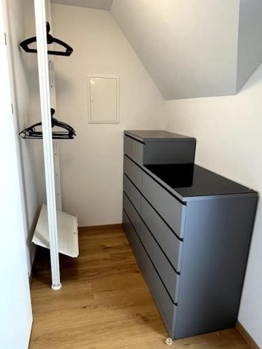 Premium penthouse studio - AC, Laundry, Balcony, Parking - Tap to explore photos