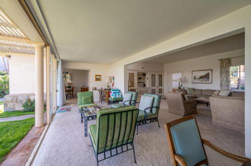Cielo Vista Retro Palm Springs Getaway - image 5