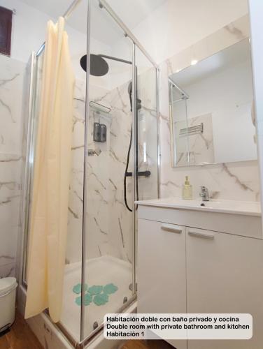 Madrid Centro Rooms Room Type - Double Room with Private Bathroom