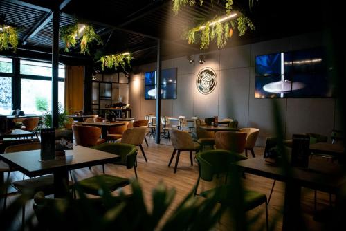 ผับ/เลาจน์, Luxury glamping Chocolate village in โมซีเรีย