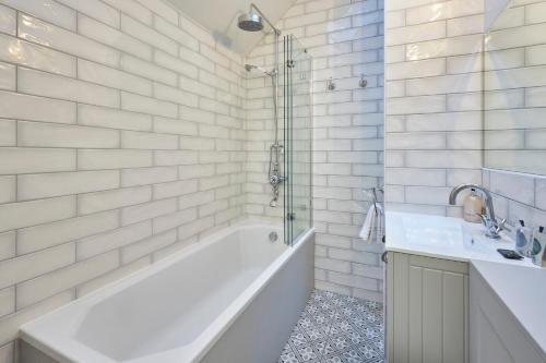 Shower, Host & Stay - Snoozy Goose in Wylam