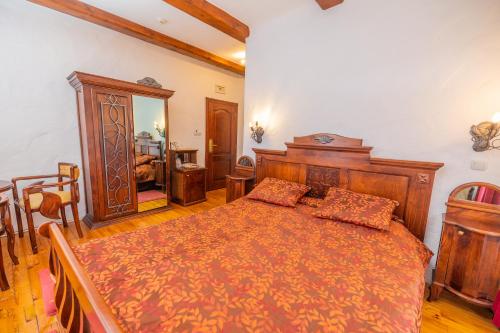 521733720 Etno selo Stanišići Hotel Pirg