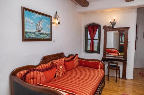 521735850 Etno selo Stanišići Hotel Pirg
