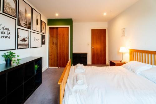 Smart TV | Nearby Parking | 1BR