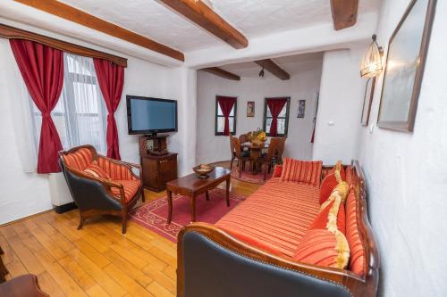 521737931 Etno selo Stanišići Hotel Pirg