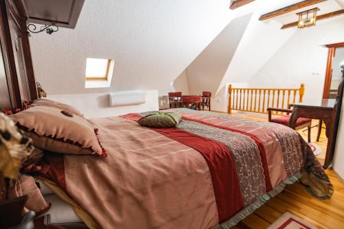 521738372 Etno selo Stanišići Hotel Pirg