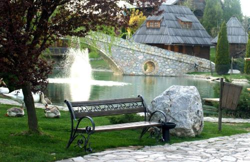 521743072 Etno selo Stanišići Hotel Pirg
