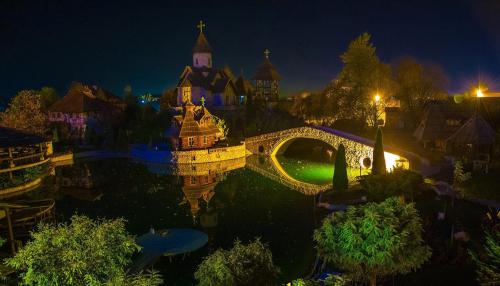 521743125 Etno selo Stanišići Hotel Pirg