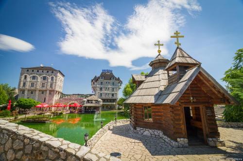 521743142 Etno selo Stanišići Hotel Pirg