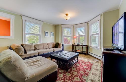 4 - 5 Bed Apt Victorian Beach House in Asbury Park in Asbury Park, USA