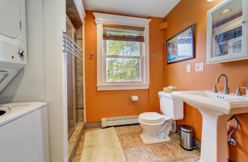 4 - 5 Bed Apt Victorian Beach House in Asbury Park in Asbury Park, USA