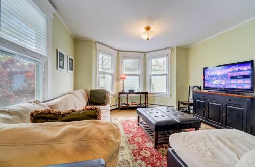 4 - 5 Bed Apt Victorian Beach House in Asbury Park in Asbury Park, USA