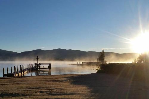 Waters Edge Lodge in Lake George, USA