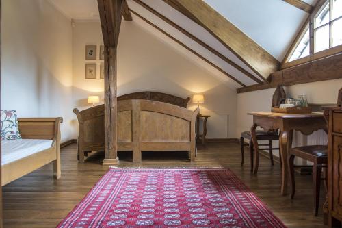 1 double bed, 1 twin bed
