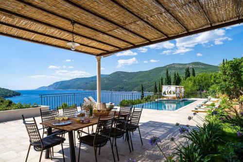 Peaceful Villa Palma with a pool in Dubrovnik in โมลูนัต