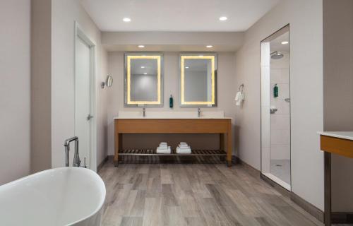 DoubleTree By Hilton Sacramento - image 10