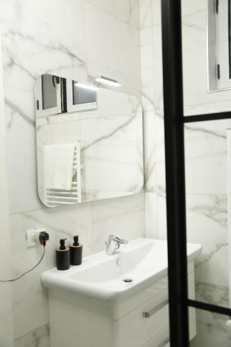 Albi Apartment Tirana - image 3