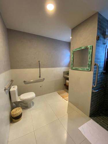 Deluxe Family Suite image 6