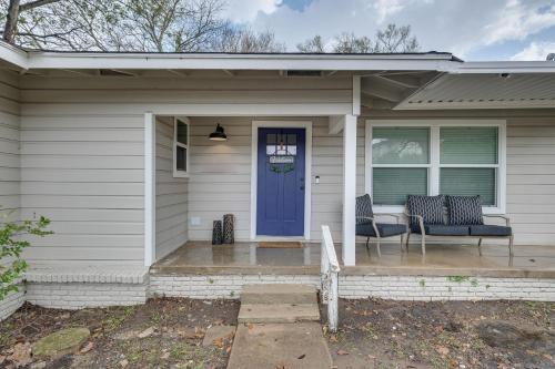 Lovely Brenham Home - Walk to Blinn and Downtown!