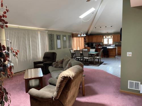 Luxury 3-Bedroom home - image 4