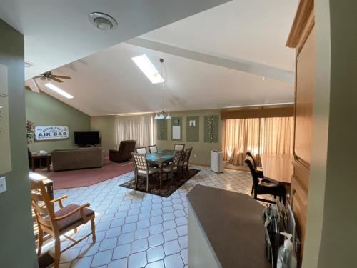 Luxury 3-Bedroom home - image 7