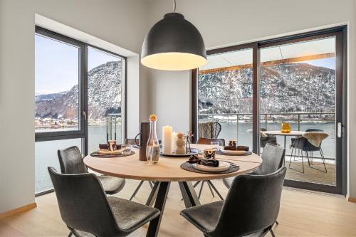 Surrounding environment, Toppleilighet pa bryggen i Sogndal med fantastisk utsikt in Sogndal