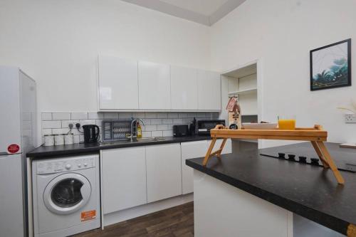 Sleeps 5 - Weekly Offers - Work & Family Stays - FREE WiFi, Leeds (Foto 10)