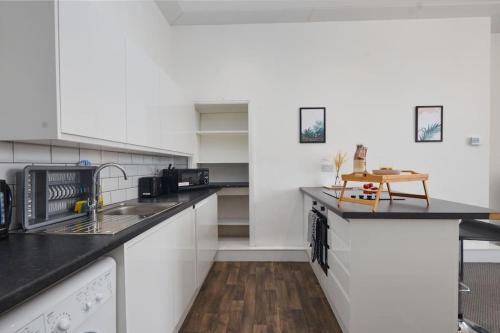 Sleeps 5 - Weekly Offers - Work & Family Stays - FREE WiFi, Leeds (Foto 8)