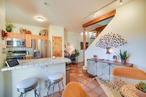 Bright Santa Fe Condo about Half-Mi to Meow Wolf!