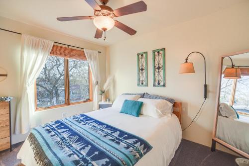 Bright Santa Fe Condo about Half-Mi to Meow Wolf!