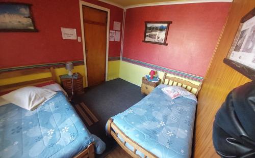 2 twin beds