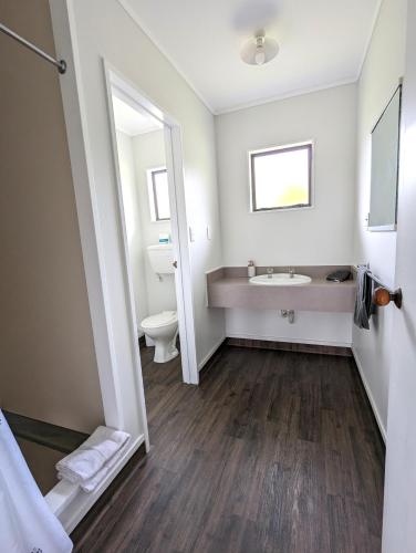 1 Bedroom Ensuite Motel Style Unit image 6
