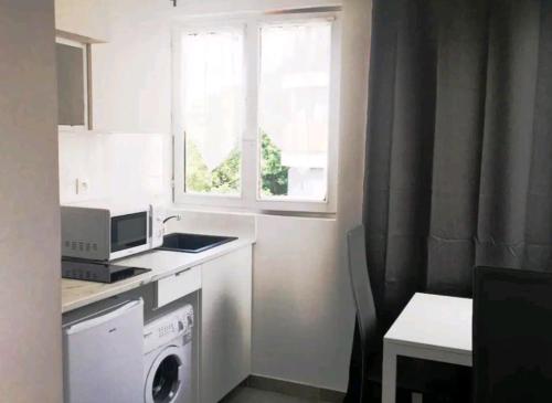 Appartement Charme petite terrasse a 400m de Paris in Gentilly