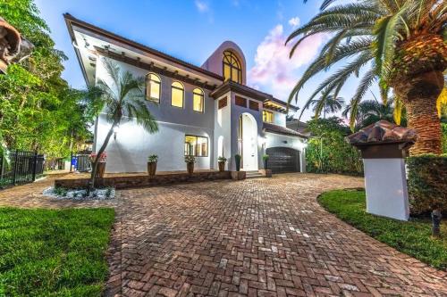 Tropical Waterfront 7 Bedroom House in Seven Isles in Fort Lauderdale, USA