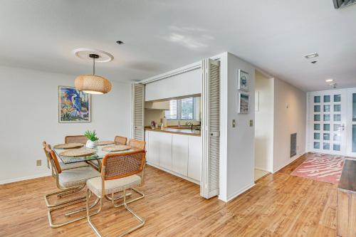 Luxury Longboat Key Condo - Walk to Beach Access! in Longboat Key, USA