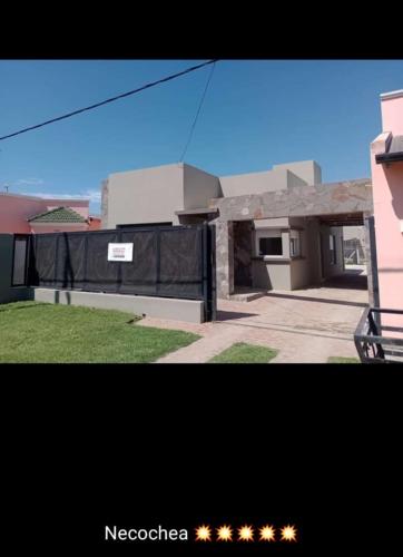 ALQUILO CASA EN NECOCHEA