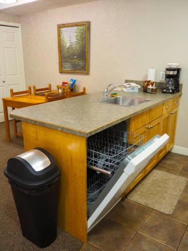 Cozy apartment in the heart of Panorama in พาโนรามา (BC)