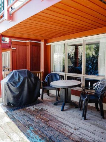 Cozy apartment in the heart of Panorama in พาโนรามา (BC)