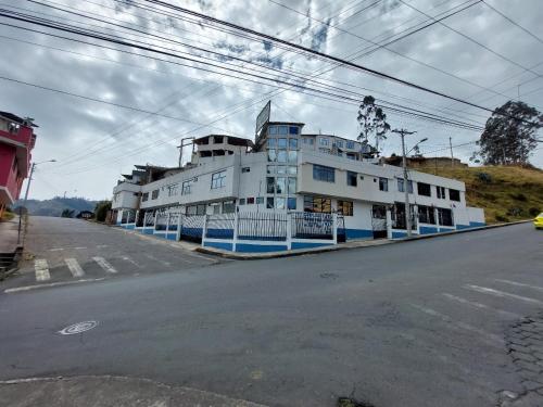 . Hostal y Complejo Turístico La Rueda